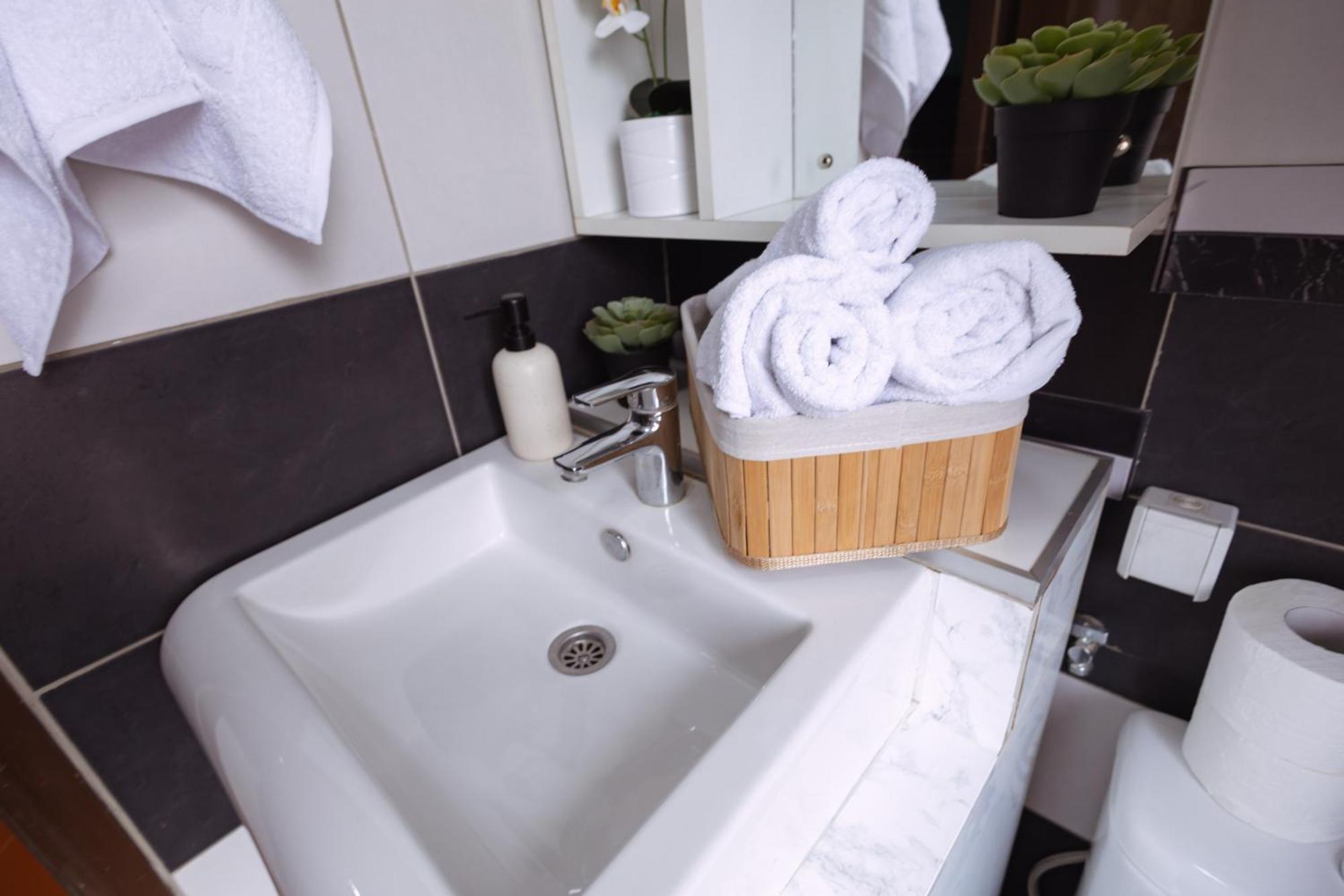Spanish Apartman 2. Luaran gambar